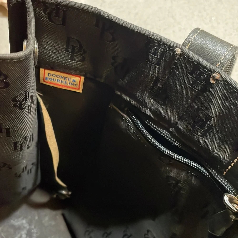 Dooney & Bourke Black and White Logo Shoulder Bag and black canvas tote bundle - Picture 14 of 16